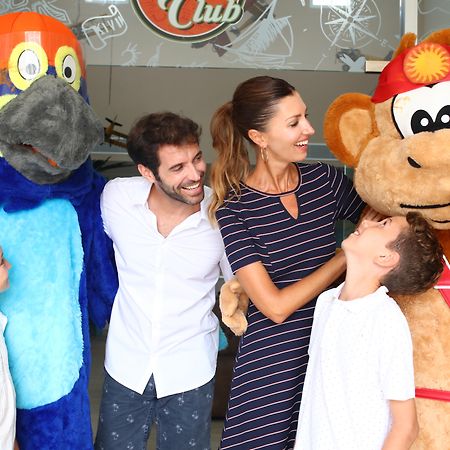 Bahia Principe Fantasia Tenerife ซานมิเกลเดียโบนา ภายนอก รูปภาพ Mascots at Club Hotel Negresco