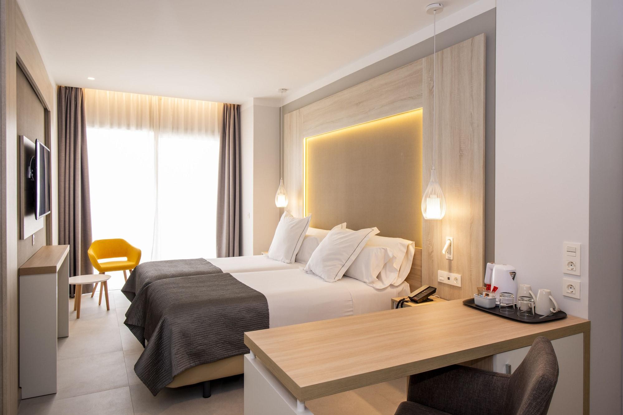 Bahia Principe Fantasia Tenerife ซานมิเกลเดียโบนา ภายนอก รูปภาพ Room at the NH Collection Madrid Nuevos Ministerios
