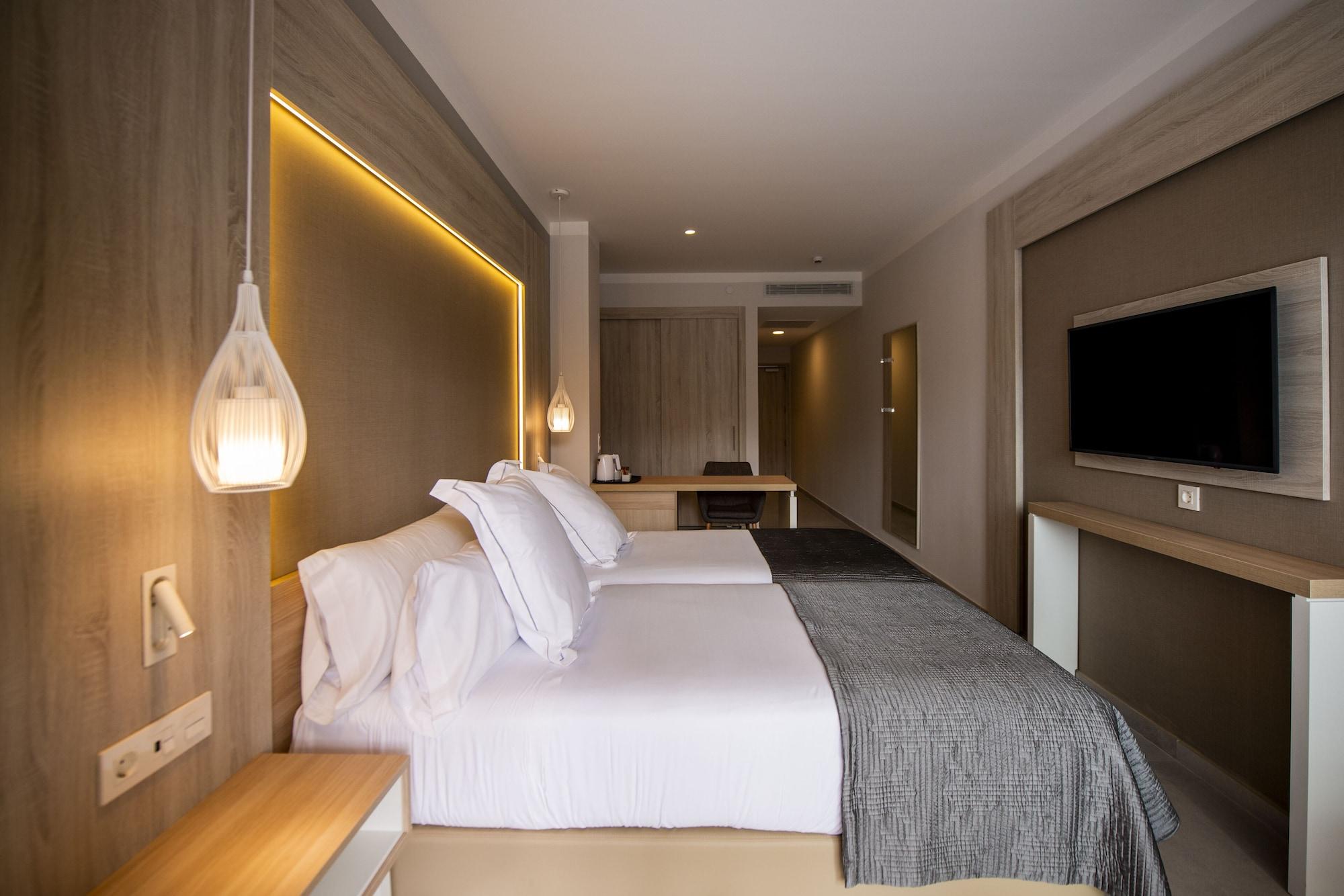 Bahia Principe Fantasia Tenerife ซานมิเกลเดียโบนา ภายนอก รูปภาพ A room at the hotel