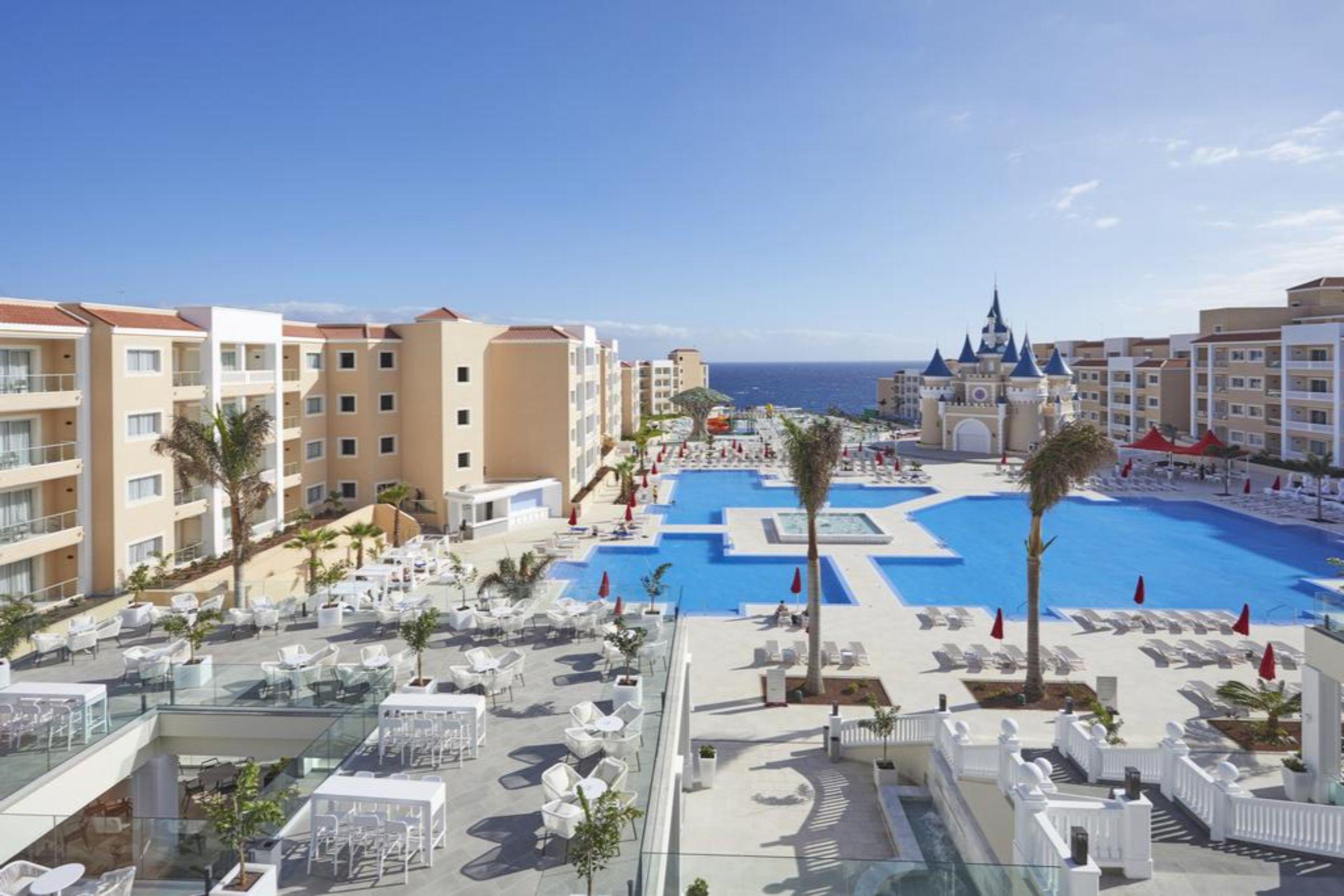 Bahia Principe Fantasia Tenerife ซานมิเกลเดียโบนา ภายนอก รูปภาพ Hotels in the resort