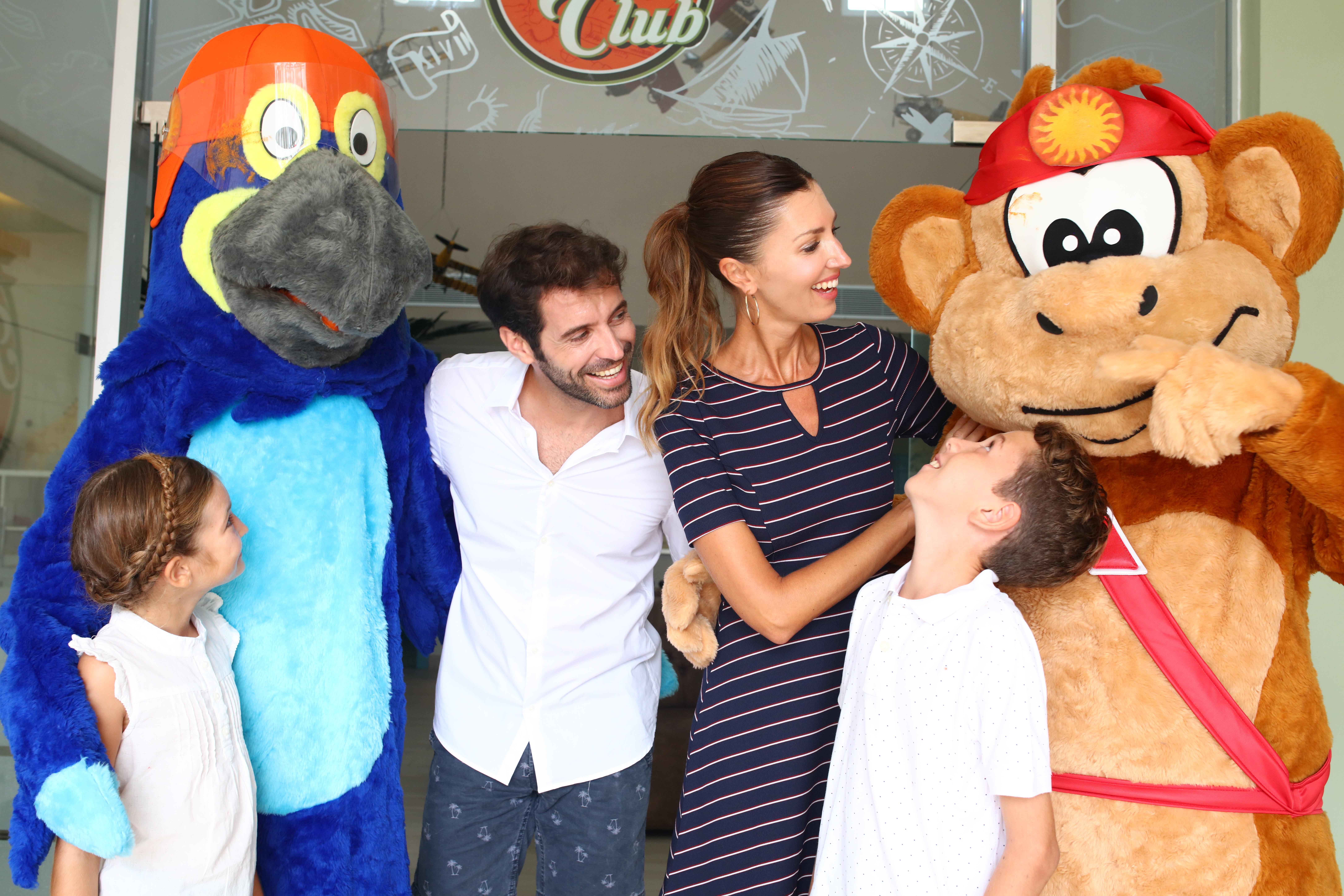 Bahia Principe Fantasia Tenerife ซานมิเกลเดียโบนา ภายนอก รูปภาพ Mascots at Club Hotel Negresco