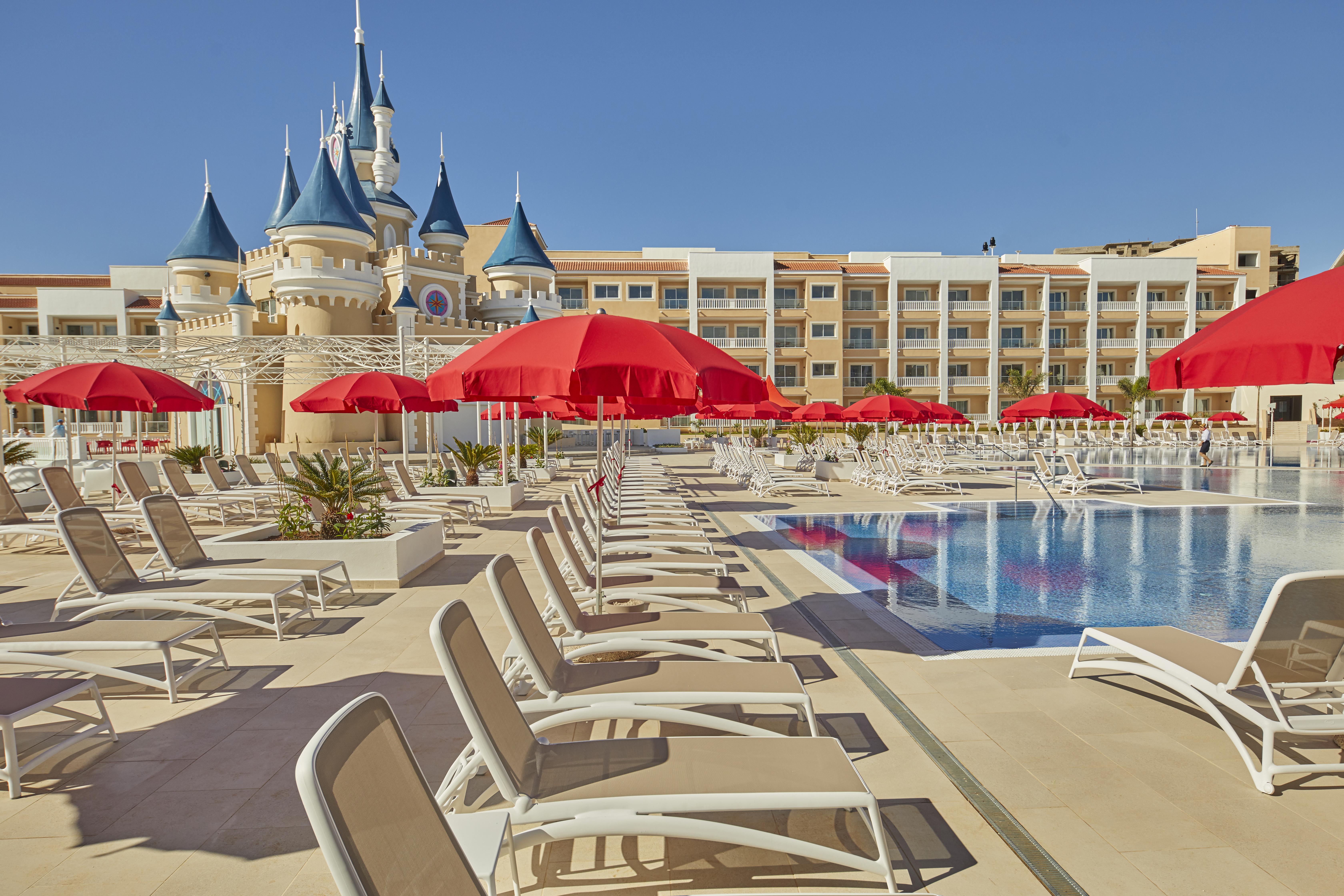 Bahia Principe Fantasia Tenerife ซานมิเกลเดียโบนา ภายนอก รูปภาพ The resort's swimming pool