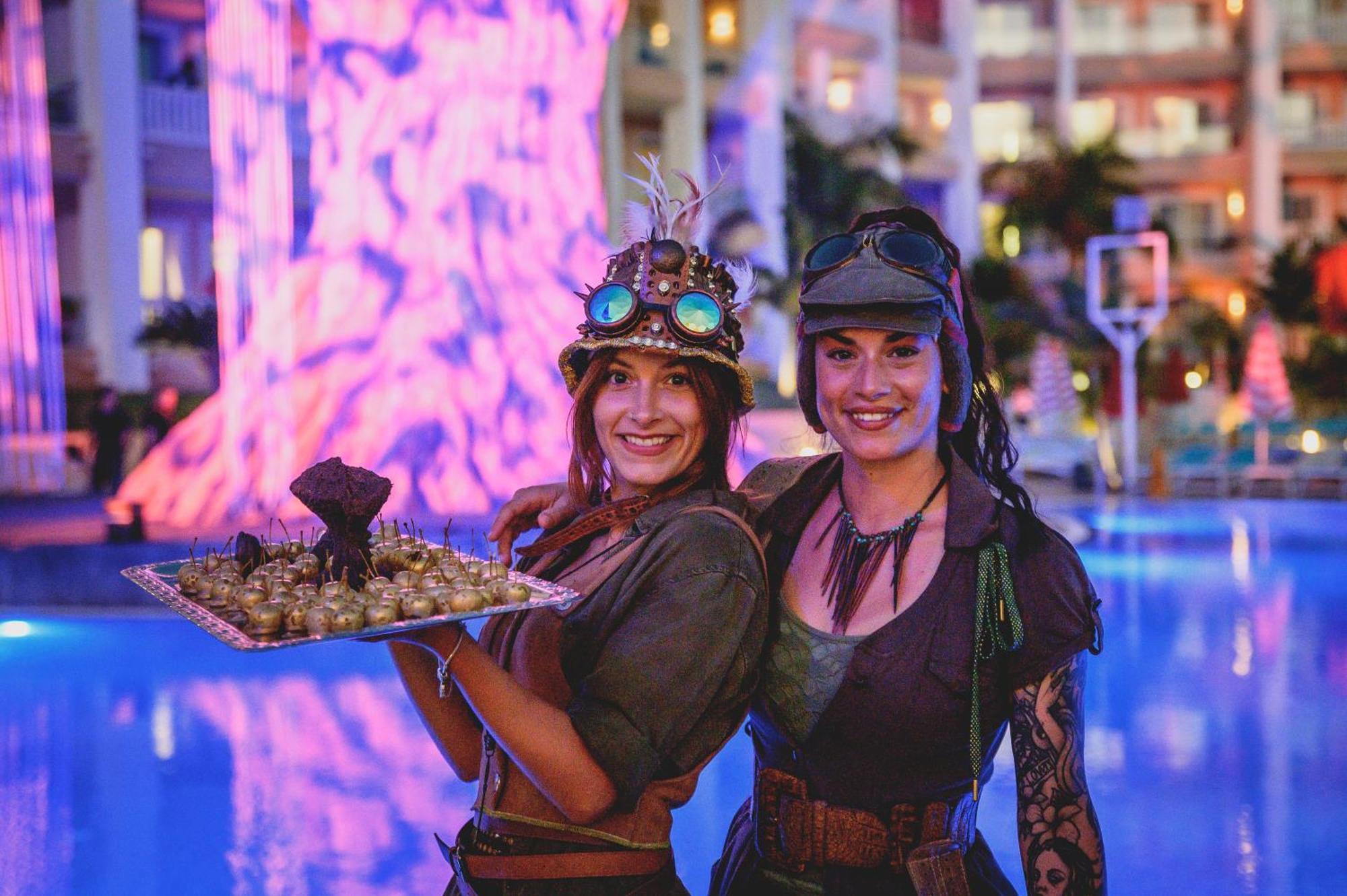 Bahia Principe Fantasia Tenerife ซานมิเกลเดียโบนา ภายนอก รูปภาพ Steampunk cosplay